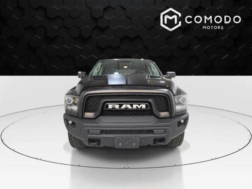 Diamond Black Crystal Pearl 2019 RAM 1500 SLT