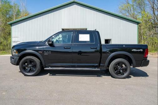 Diamond Black Crystal Pearl 2019 RAM 1500 SLT