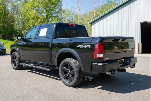Diamond Black Crystal Pearl 2019 RAM 1500 SLT