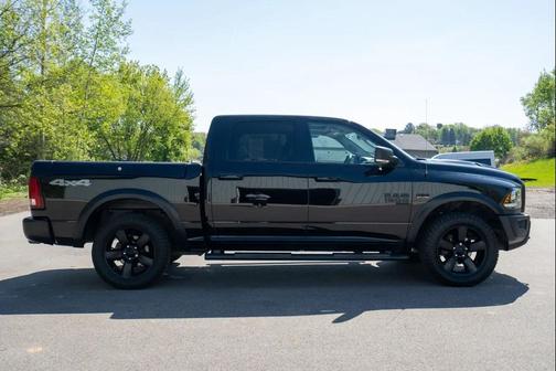 Diamond Black Crystal Pearl 2019 RAM 1500 SLT