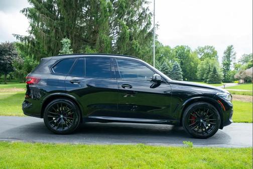 BLACK 2021 BMW X5 M50i
