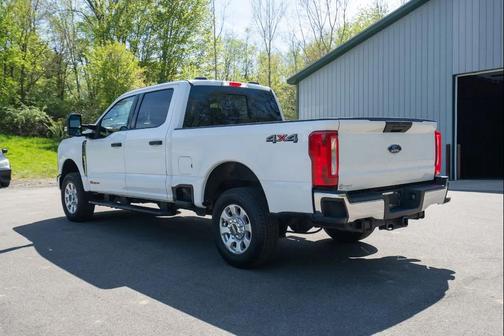 Oxford White 2024 Ford F-250 XLT