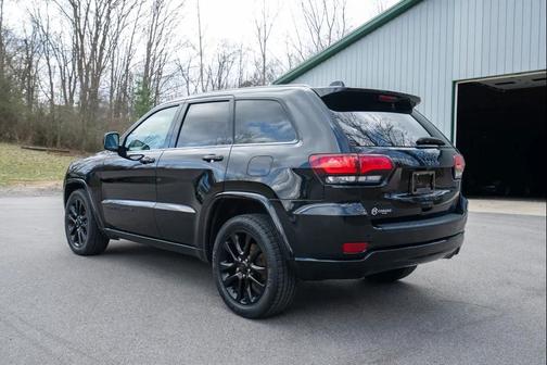 Diamond Black Crystal Pearlcoat 2018 Jeep Grand Cherokee Altitude