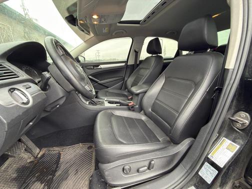 2013 Volkswagen Passat 2.0 TDI SE w/ Sunroof
