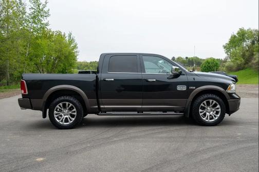Brilliant Black Crystal Pearl 2018 RAM 1500 Longhorn