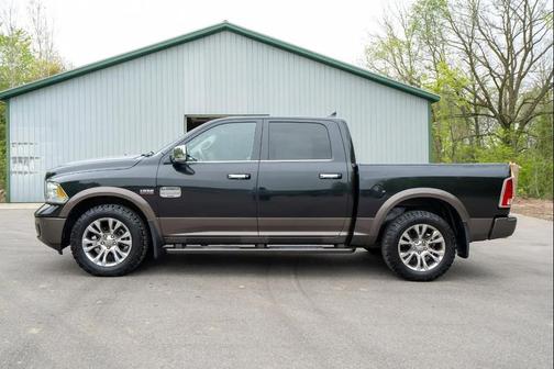 Brilliant Black Crystal Pearl 2018 RAM 1500 Longhorn