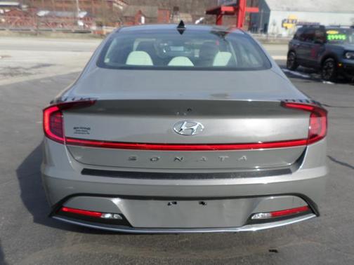 2022 Hyundai SONATA SE