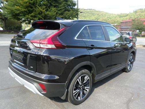 Labrador Black Pearl 2023 Mitsubishi Eclipse Cross SE