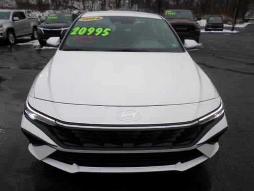 2024 Hyundai ELANTRA SEL