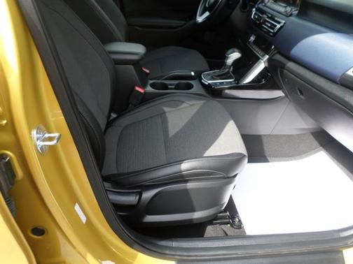 Starbright Yellow/Black Roof 2022 Kia Seltos Nightfall Edition