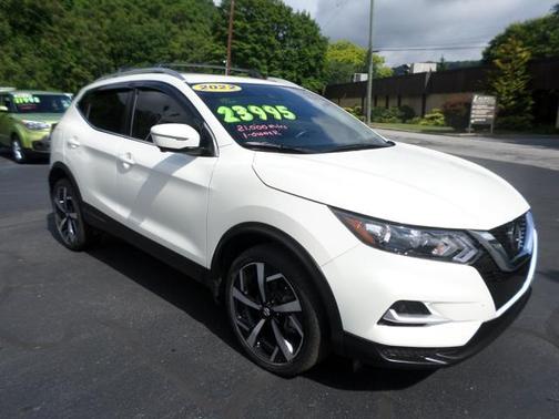 Pearl White Tricoat 2022 Nissan Rogue Sport SL