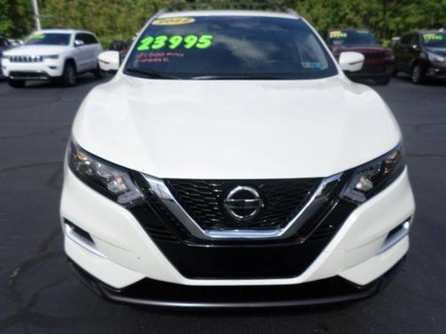 Pearl White Tricoat 2022 Nissan Rogue Sport SL