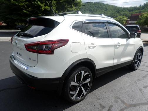 Pearl White Tricoat 2022 Nissan Rogue Sport SL