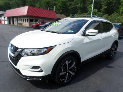Pearl White Tricoat 2022 Nissan Rogue Sport SL