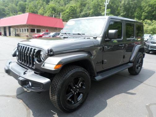 Granite Crystal Metallic Clearcoat 2022 Jeep Wrangler Unlimited Sahara