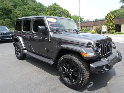 Granite Crystal Metallic Clearcoat 2022 Jeep Wrangler Unlimited Sahara