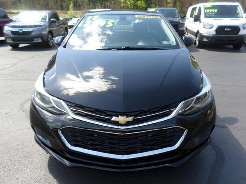 Mosaic Black Metallic 2017 Chevrolet Cruze LT