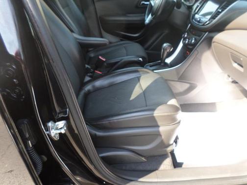 Mosaic Black Metallic 2019 Chevrolet Trax LT