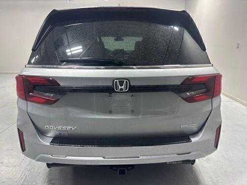 Sonic Gray Pearl 2025 Honda Odyssey Touring
