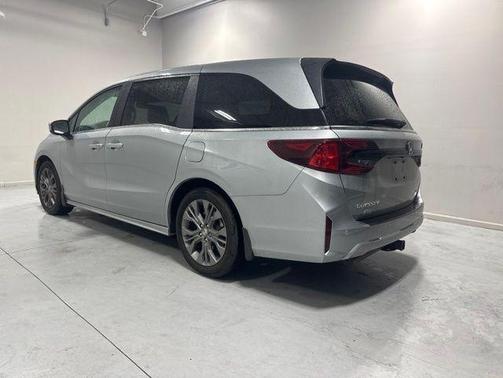 Sonic Gray Pearl 2025 Honda Odyssey Touring