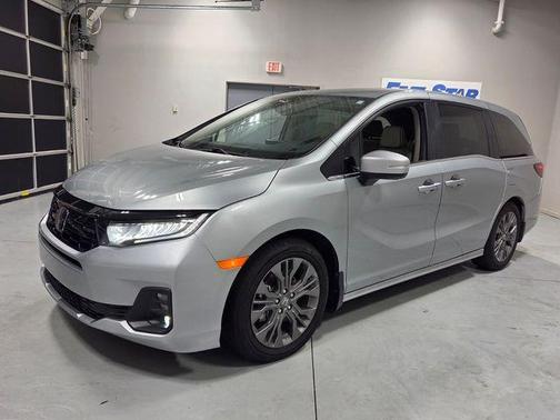 Sonic Gray Pearl 2025 Honda Odyssey Touring