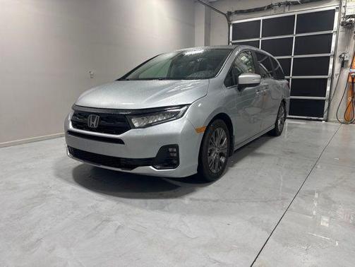 Sonic Gray Pearl 2025 Honda Odyssey Touring