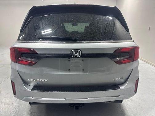 Sonic Gray Pearl 2025 Honda Odyssey Touring