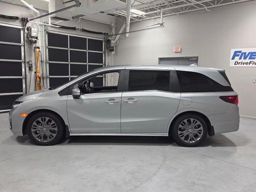 Sonic Gray Pearl 2025 Honda Odyssey Touring