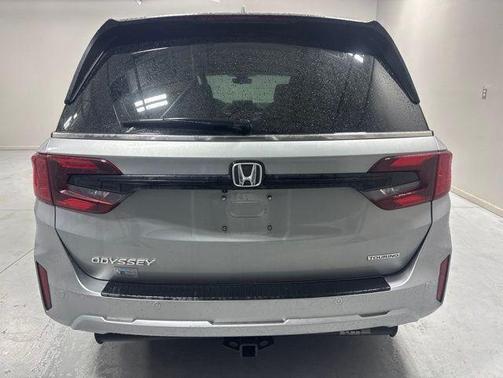 Sonic Gray Pearl 2025 Honda Odyssey Touring