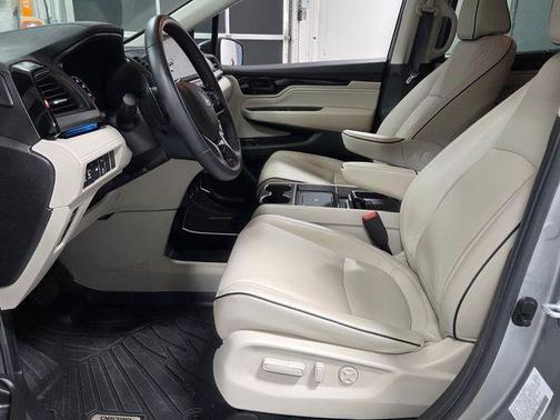 Sonic Gray Pearl 2025 Honda Odyssey Touring