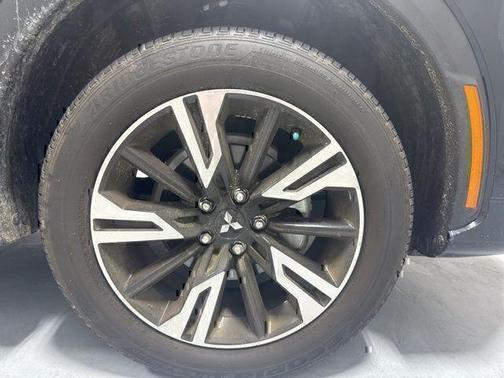 Labrador Black Pearl 2025 Mitsubishi Eclipse Cross SEL