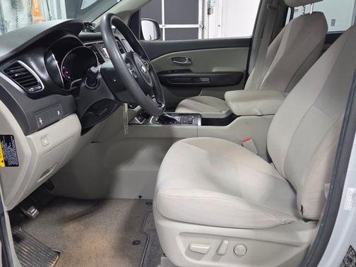 Bright Silver Metallic 2016 Kia Sedona LX