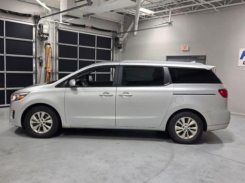 Bright Silver Metallic 2016 Kia Sedona LX