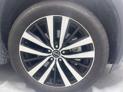 White 2024 Nissan Pathfinder Platinum