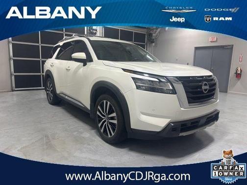White 2024 Nissan Pathfinder Platinum