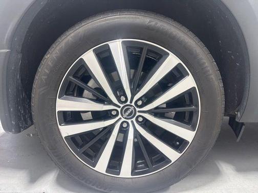White 2024 Nissan Pathfinder Platinum