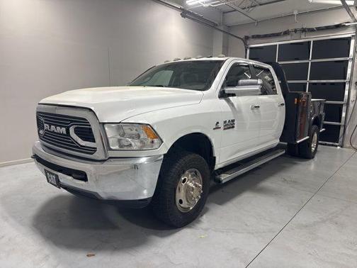 Bright White Clearcoat 2018 RAM 3500 SLT