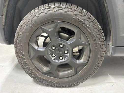 Crystal Metallic 2023 Jeep Compass Trailhawk