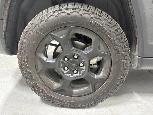 Crystal Metallic 2023 Jeep Compass Trailhawk