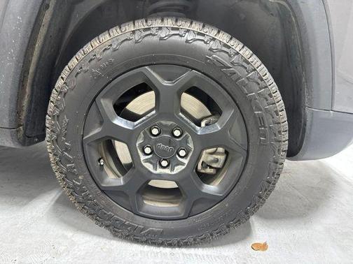 Crystal Metallic 2023 Jeep Compass Trailhawk