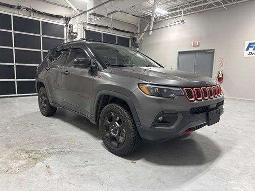 Crystal Metallic 2023 Jeep Compass Trailhawk