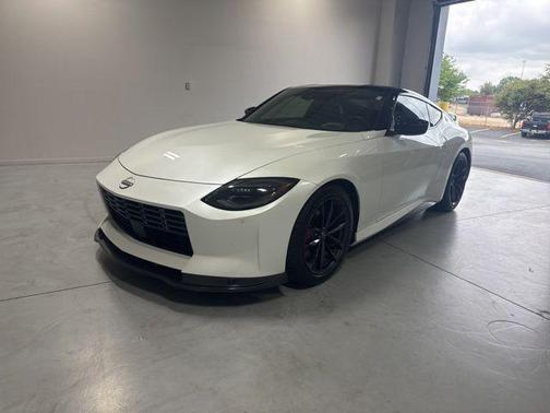 2 Tone White / Black Roof 2023 Nissan Z Performance