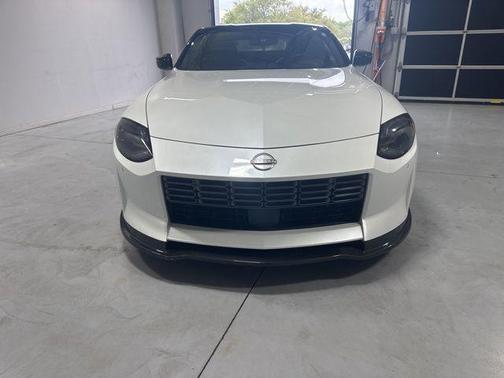2 Tone White / Black Roof 2023 Nissan Z Performance