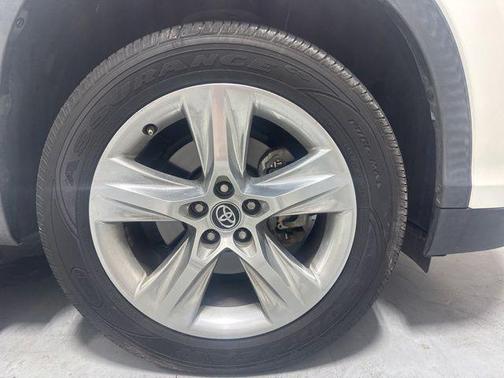 White 2016 Toyota Highlander Limited