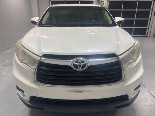 White 2016 Toyota Highlander Limited