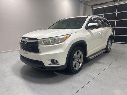 White 2016 Toyota Highlander Limited