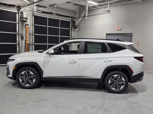 White Pearl 2026 Hyundai TUCSON Hybrid SEL