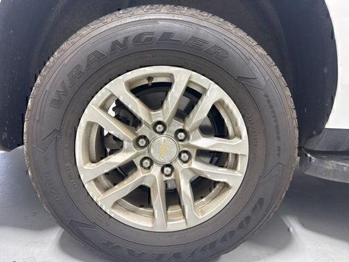 Summit White 2023 Chevrolet Suburban LT