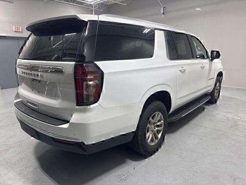 Summit White 2023 Chevrolet Suburban LT