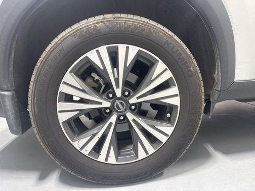 Brilliant Silver Metallic 2023 Nissan Rogue SV